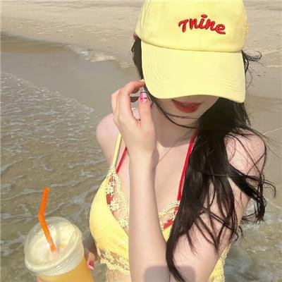 艳女新装 海报